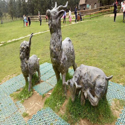 Õues aiakaunistused klaaskiust loomakuju